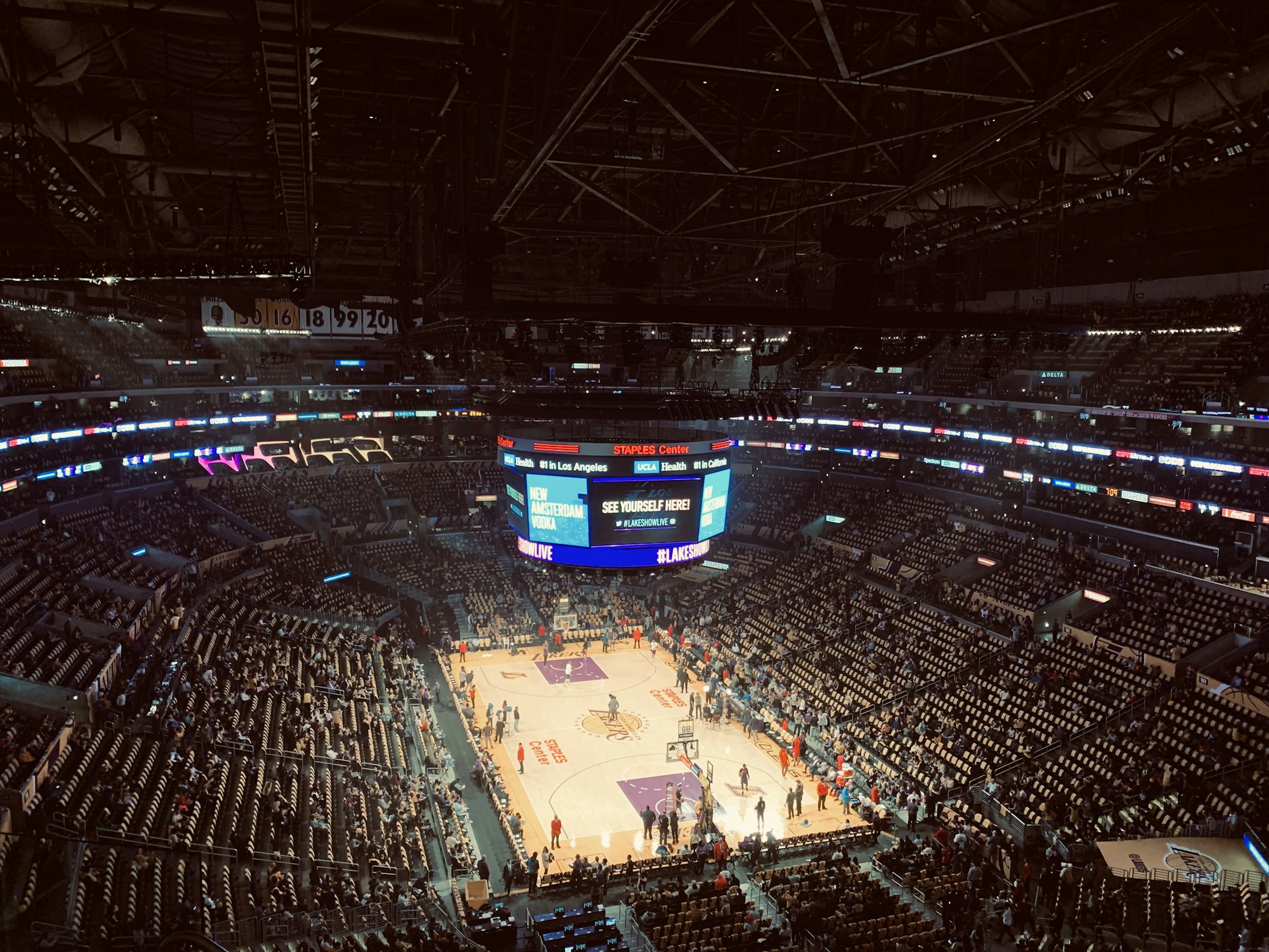 Match des Lakers devant les tribunes pleines de Los Angeles
